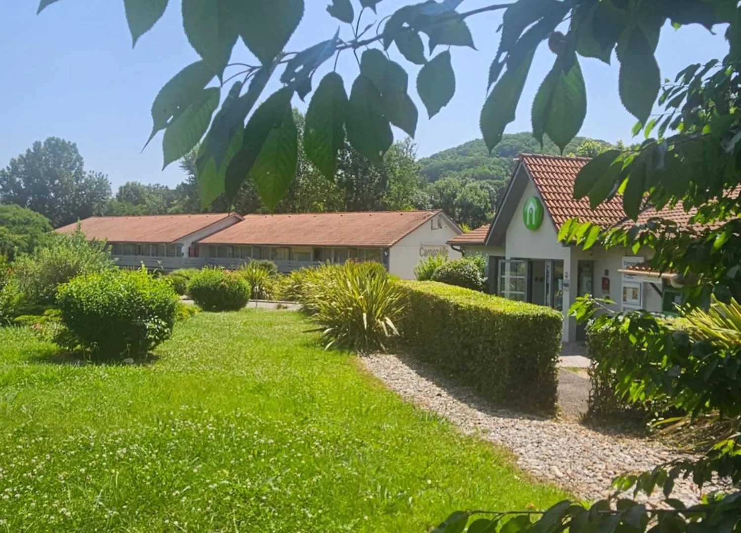 14 Hôtels Budget Incontournables en Aquitaine pour Voyager Moins Cher